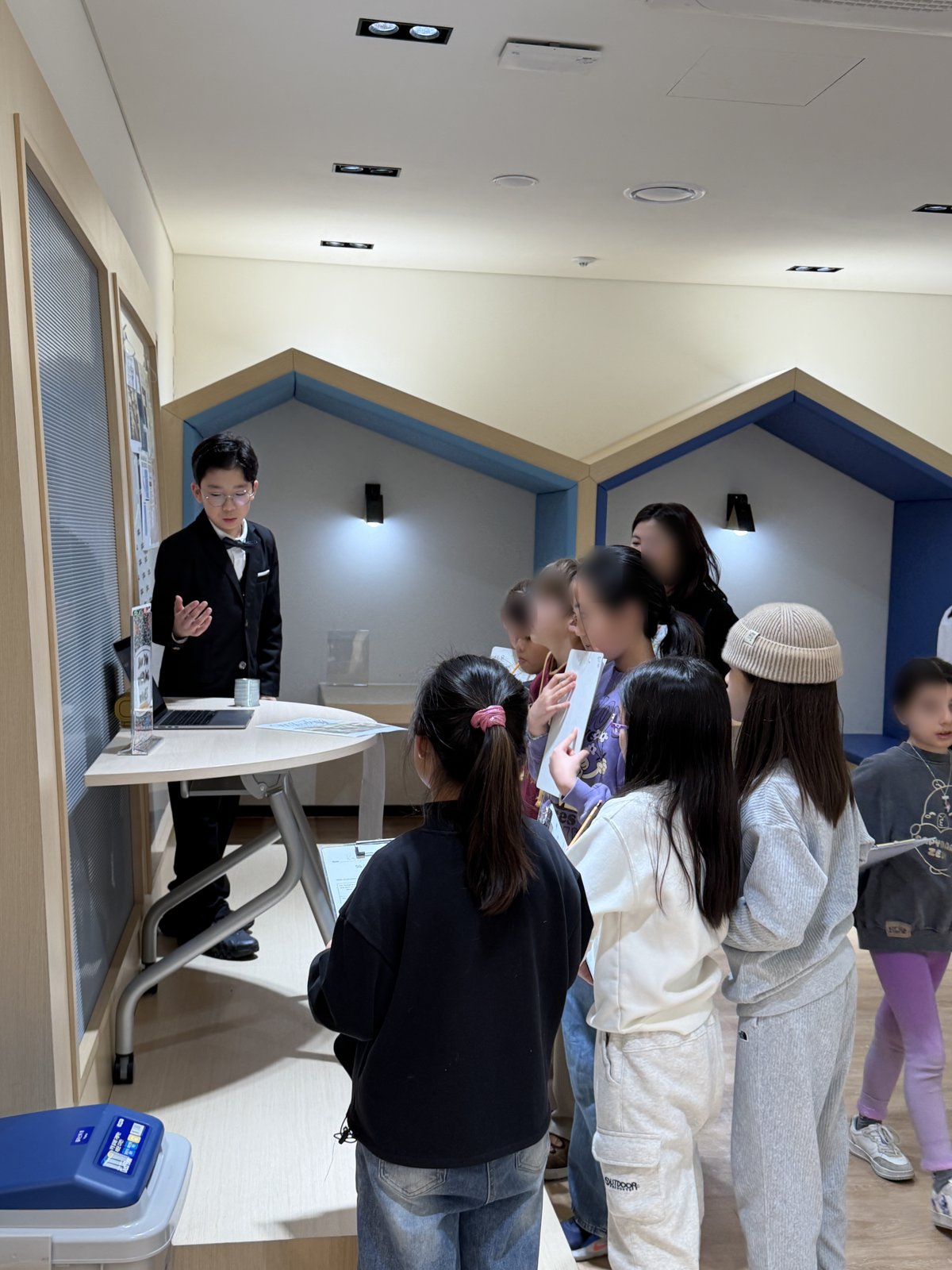 Jian presenting Whirling Waves to classmates